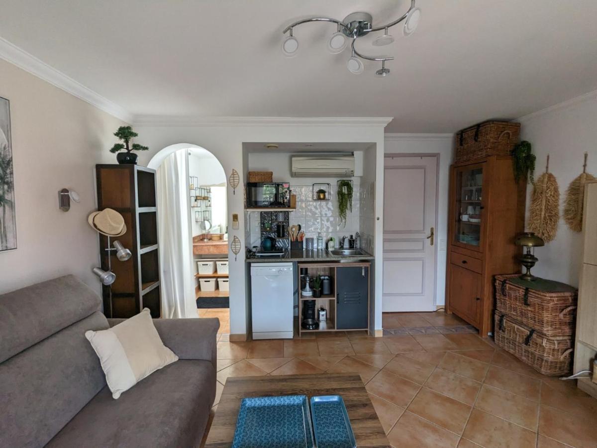 L'Instant Mer - Bord De Mer - Studio Avec Grand Jardin A La Capte Hyeres Bagian luar foto